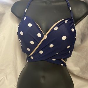 Old Navy swim suit top with built in bra. Sz. XL